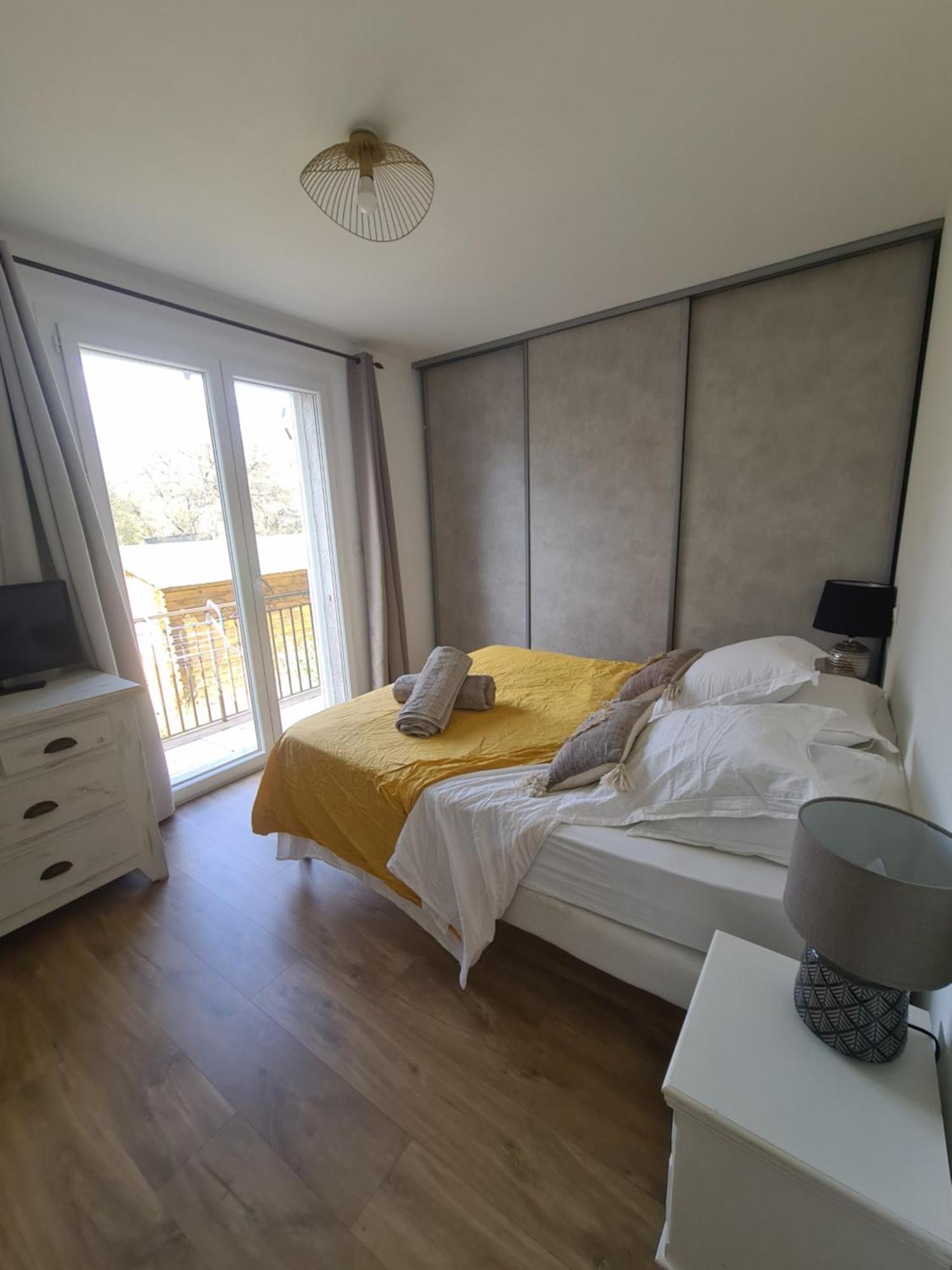Bed & Breakfast O Fil De L'eau Omessa