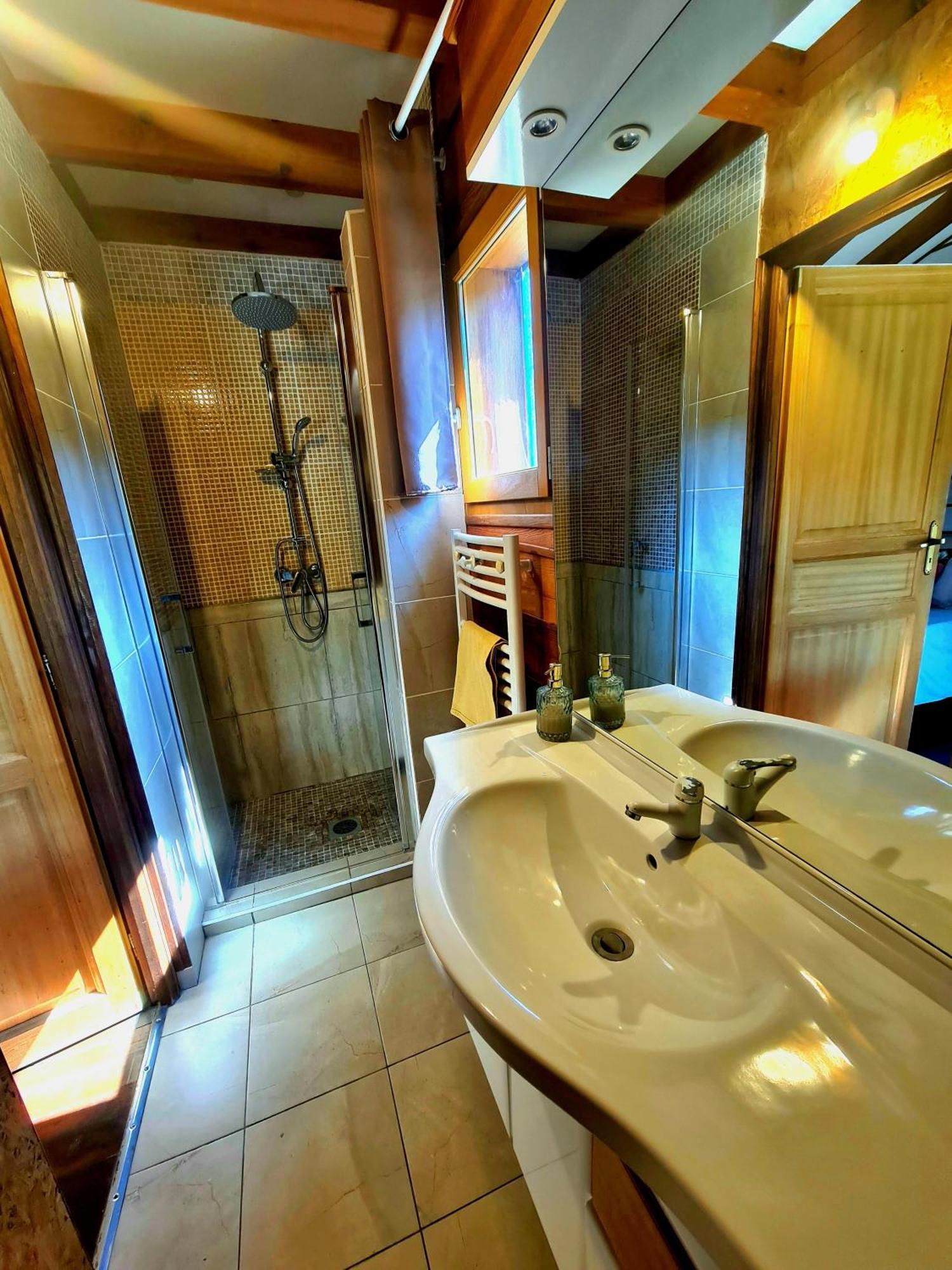 Bed & Breakfast O Fil De L'eau Omessa